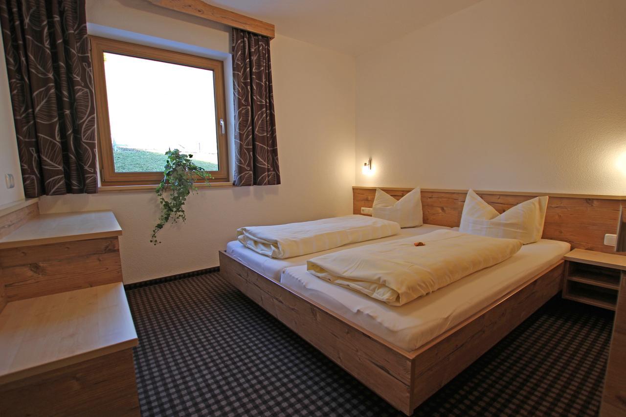 Gasthof Bergblick Berwang Bagian luar foto