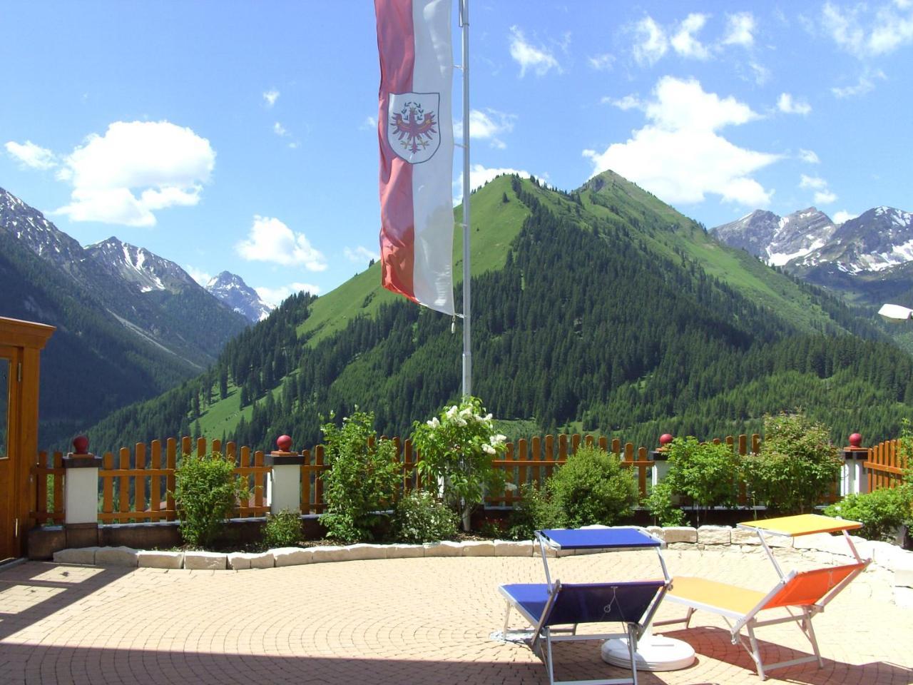 Gasthof Bergblick Berwang Bagian luar foto